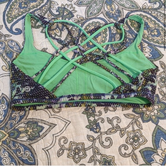 Lululemon athletica Free to Be bra - size 8 - Picture 2 of 5
